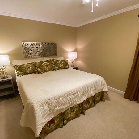 Trendy 2Bed 2 Bath Villa In The Village With King Bed Raleigh Exterior foto